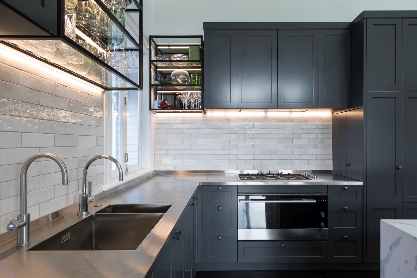 Stainless Steel Benchtop - DarianFarouk